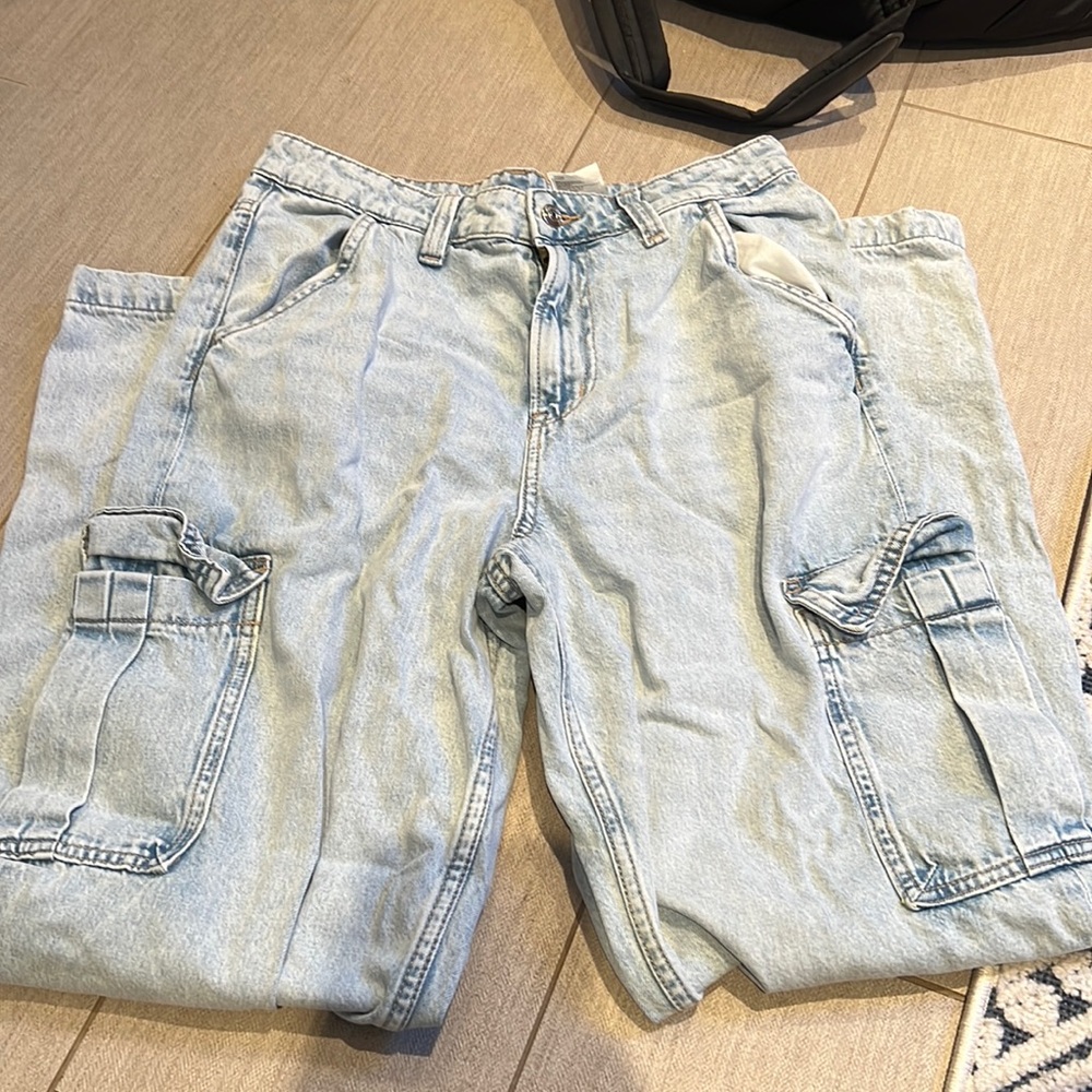 Light wash baggy jeans with pockets